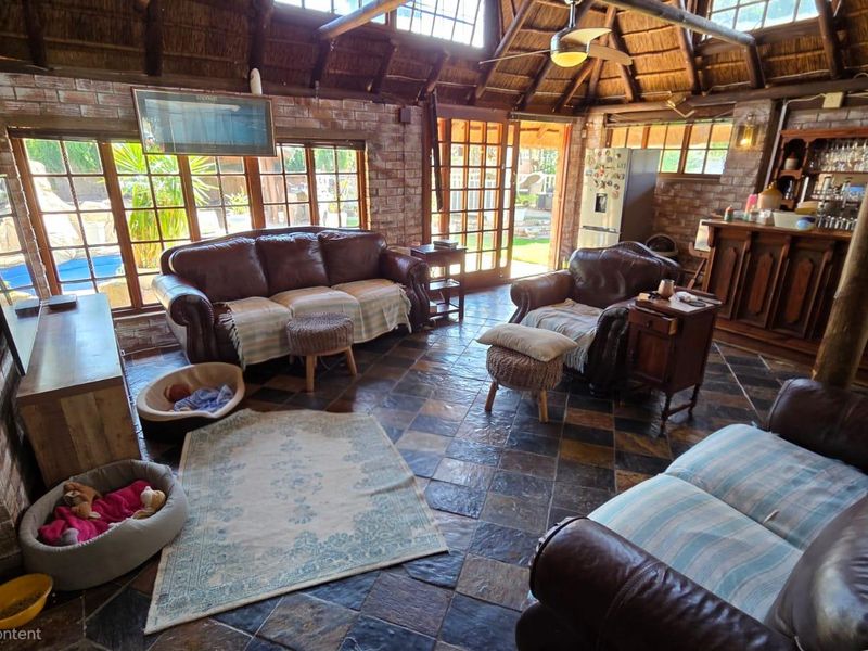 "Live Off-Grid Luxury: Solar Power & Borehole Freedom" - Photo 3