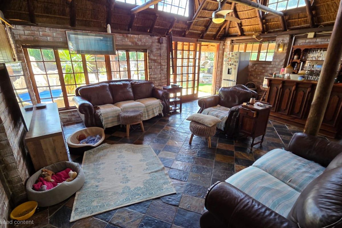 "Live Off-Grid Luxury: Solar Power & Borehole Freedom" - Photo 3