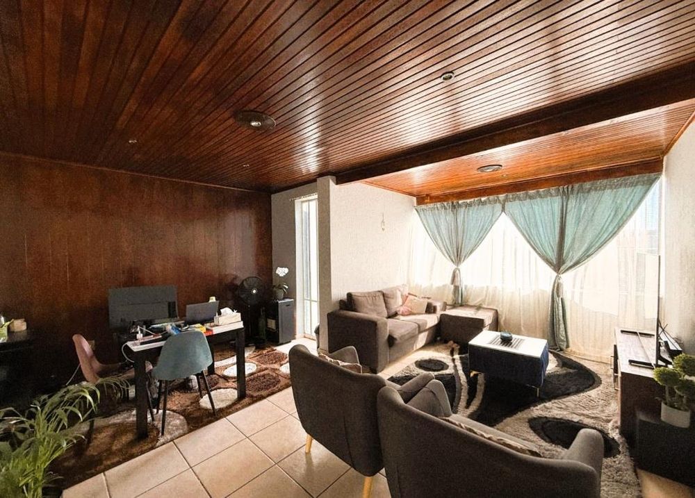 Warm Lounge & Dining space