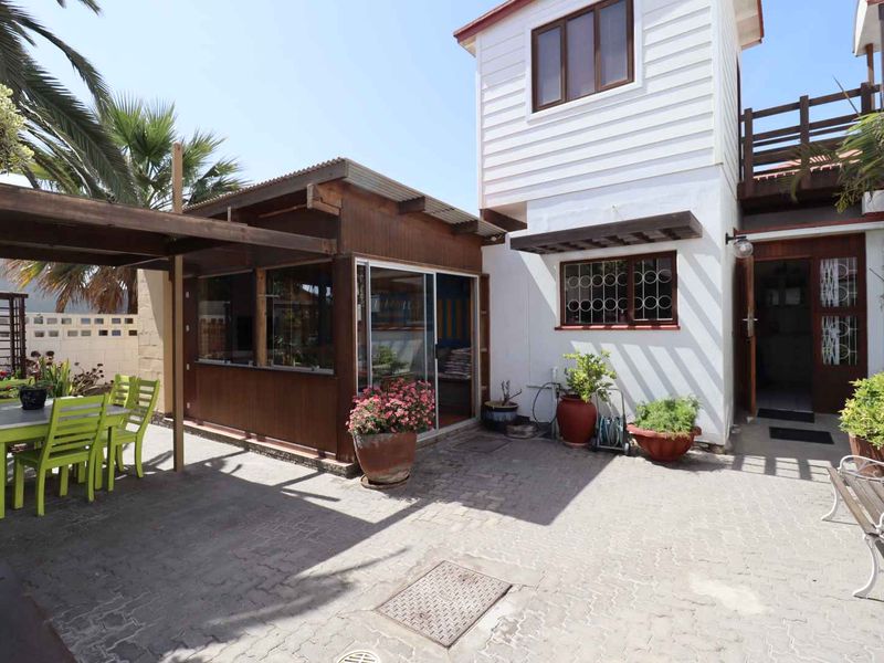 Unique Sea View House with Flats for Sale, Swakopmund - Photo 9