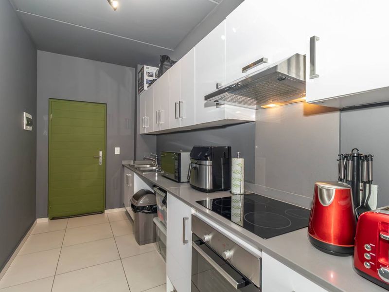 Luxury lifestyle in the Modern Upmarket Isabel Estate ! - Photo 8