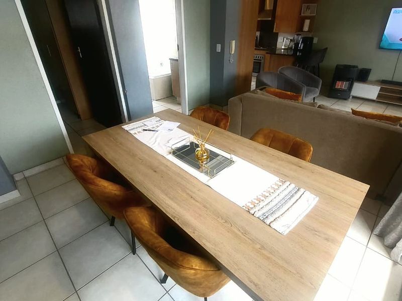 Modern 2-Bedroom Home with Open-Plan Living & Balcony - Photo 6