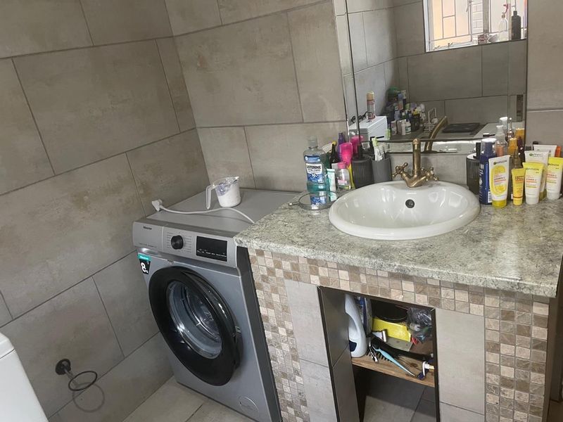 3 Bedroom 2 Barthroom for sale in Bloubsrand - Photo 8
