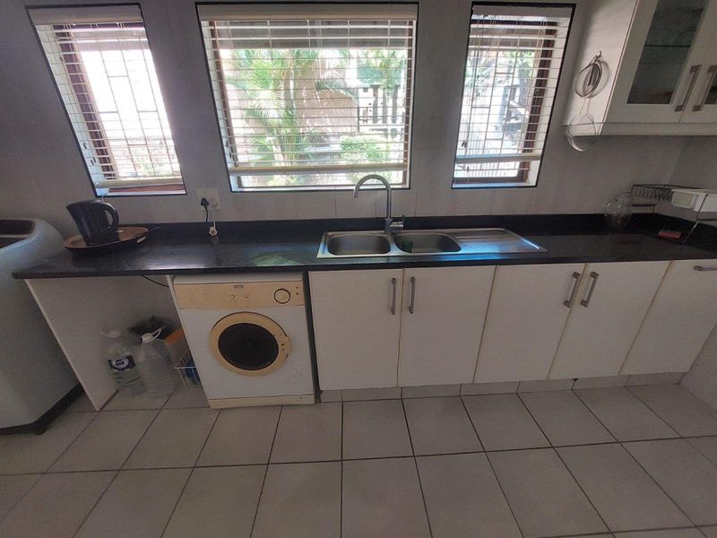 Family home in a great location - Photo 9