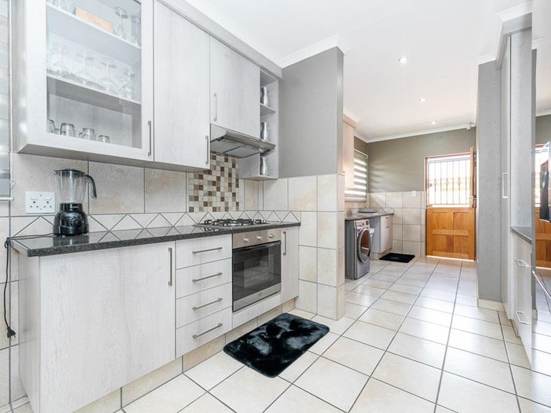 STUNNING CLUSTER WITH SUPERIOR FINISHES - Photo 3