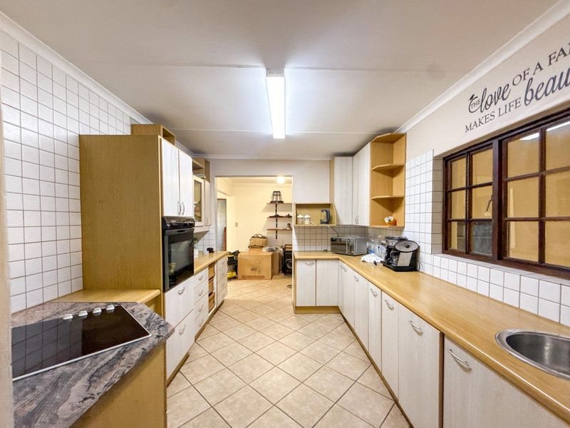 Versatile Business Property in a Prime Garsfontein Location - Photo 3