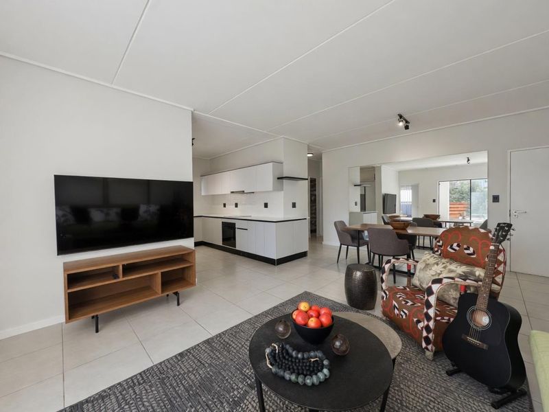 FULLY FUNRISHED THREE BEDROOM GROUND FLOOR APARTMENT FOR SALE!!! - Photo 1