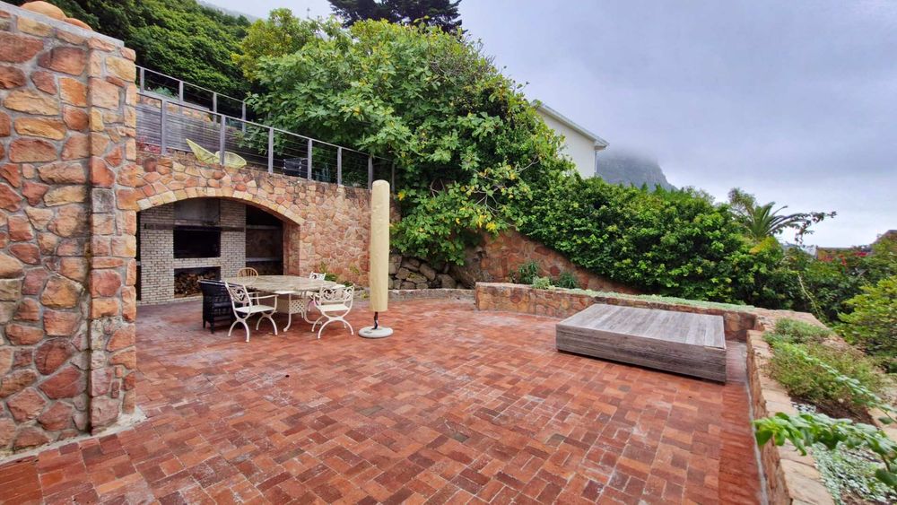 Entertainment area with braai