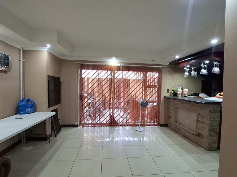 5-Bedroom Double Storey Freestanding House - Photo 8