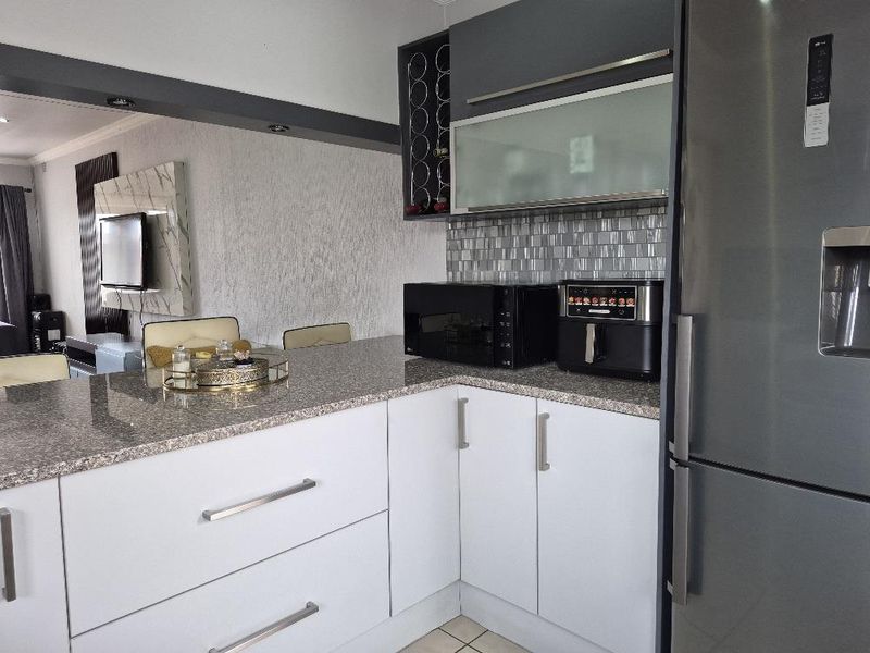 Stunning pet friendly townhouse - Photo 8