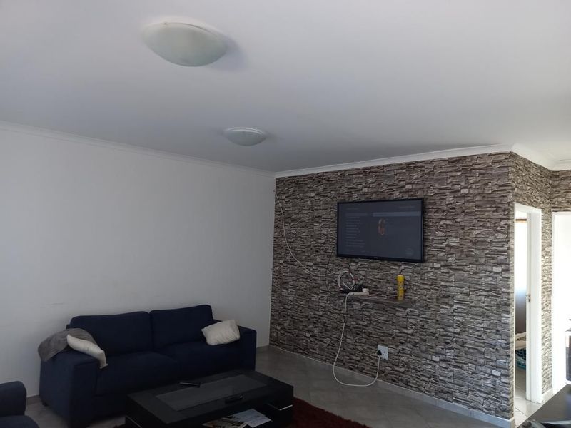 2 BEDROOM HOUSE FOR SALE IN ARANDIS - Photo 3