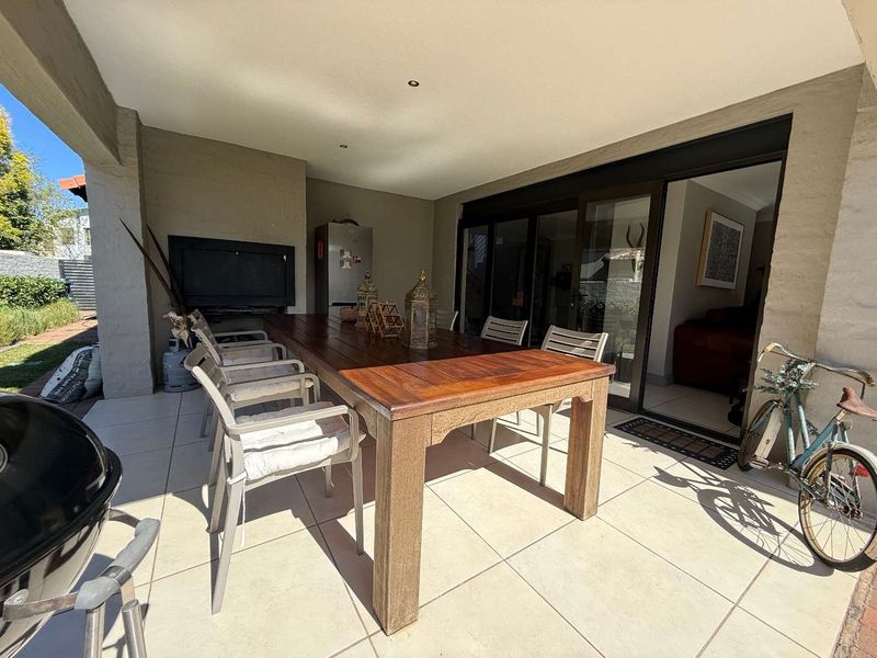 4 Bedroom, 1 Study, Servants Q, Double garages in Newmark Estate - Photo 5