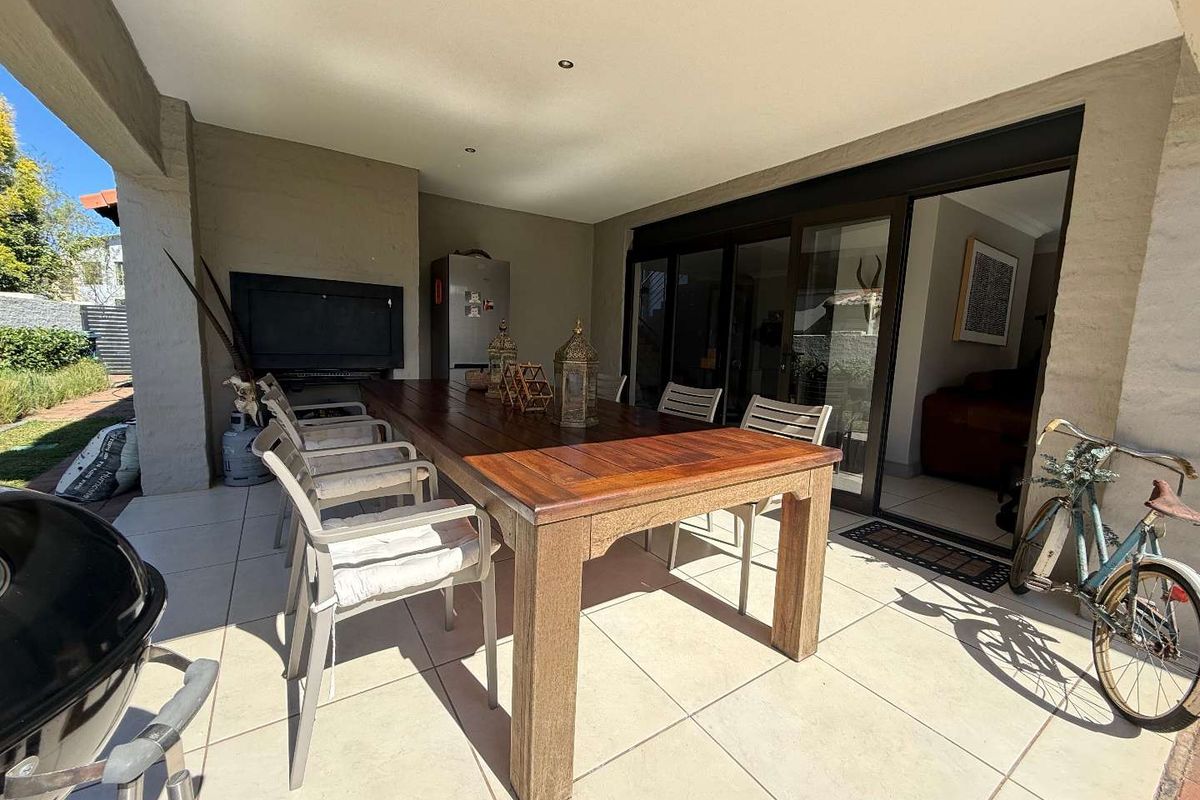 4 Bedroom, 1 Study, Servants Q, Double garages in Newmark Estate - Photo 5