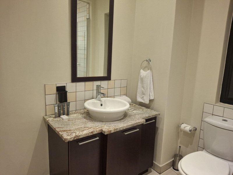 A BEAUTIFULLY FURNISHED TWO BEDROOM APARTMENT - Photo 6