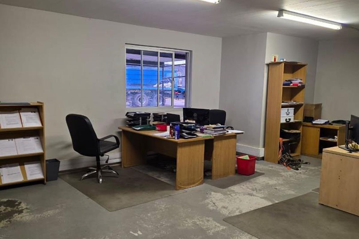 Warehouse to let in Brakwater - Photo 4