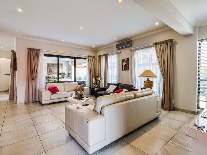 The New Classic: Uncompromised Self-Sufficiency - Photo 6