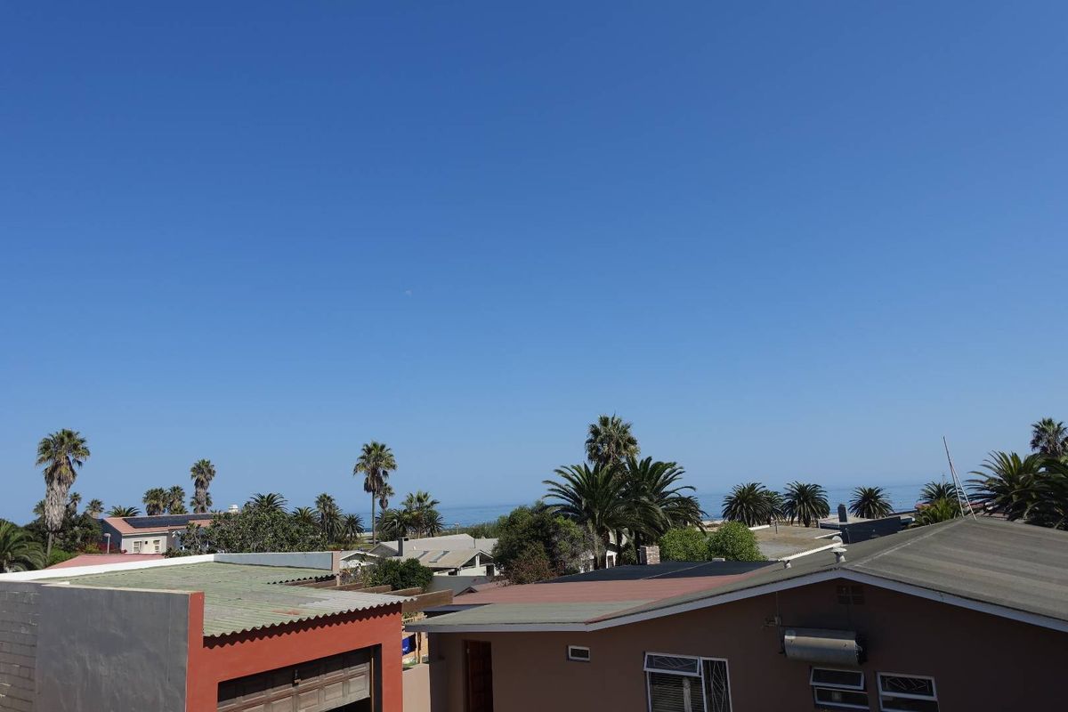 GERMAN STYLE HOUSE WITH FLAT & 4 GARAGES IN TOP LOCATION - Photo 5