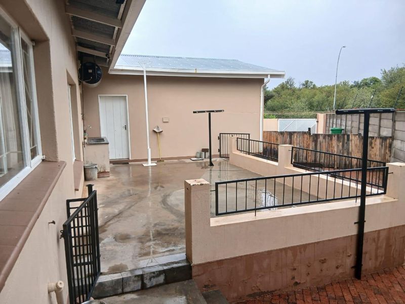 House for Sale with a Flat – Spacious Family Living - Photo 9