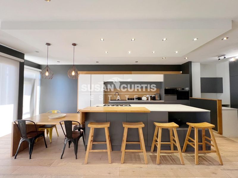 Stunning Beachfront Modern Home - Photo 3