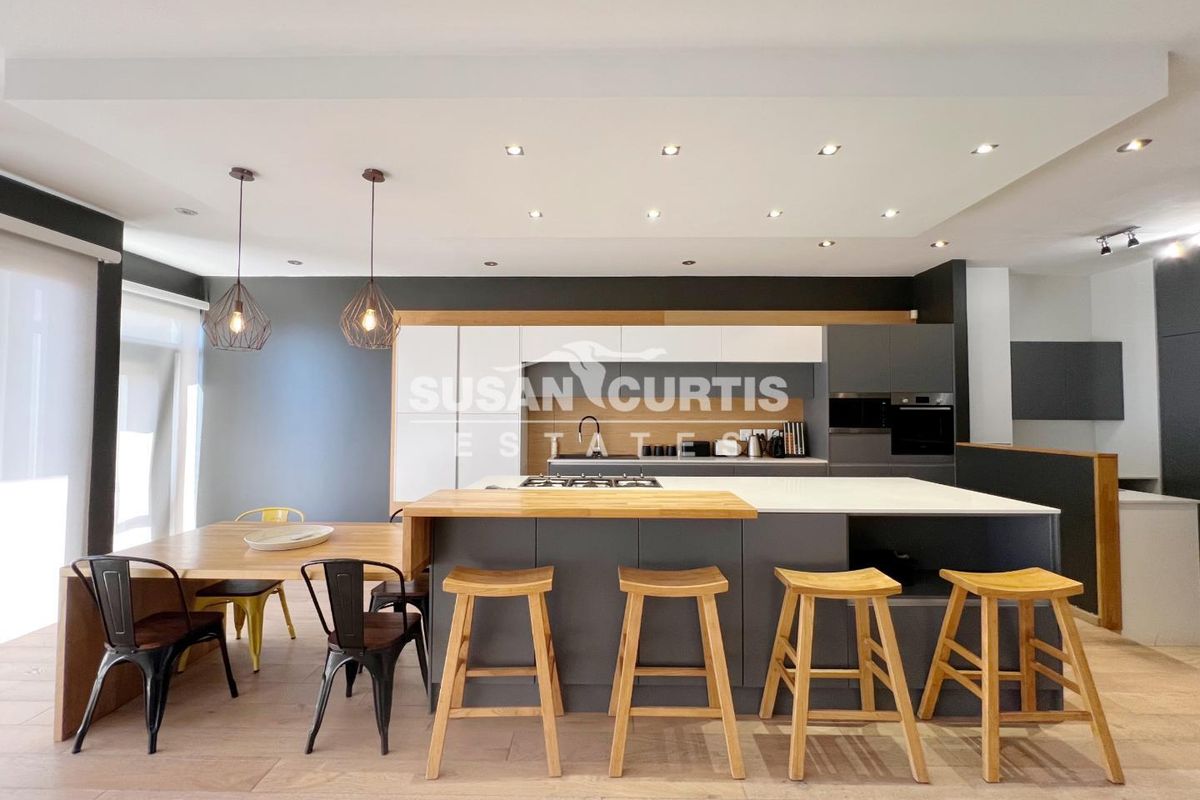 Stunning Beachfront Modern Home - Photo 3