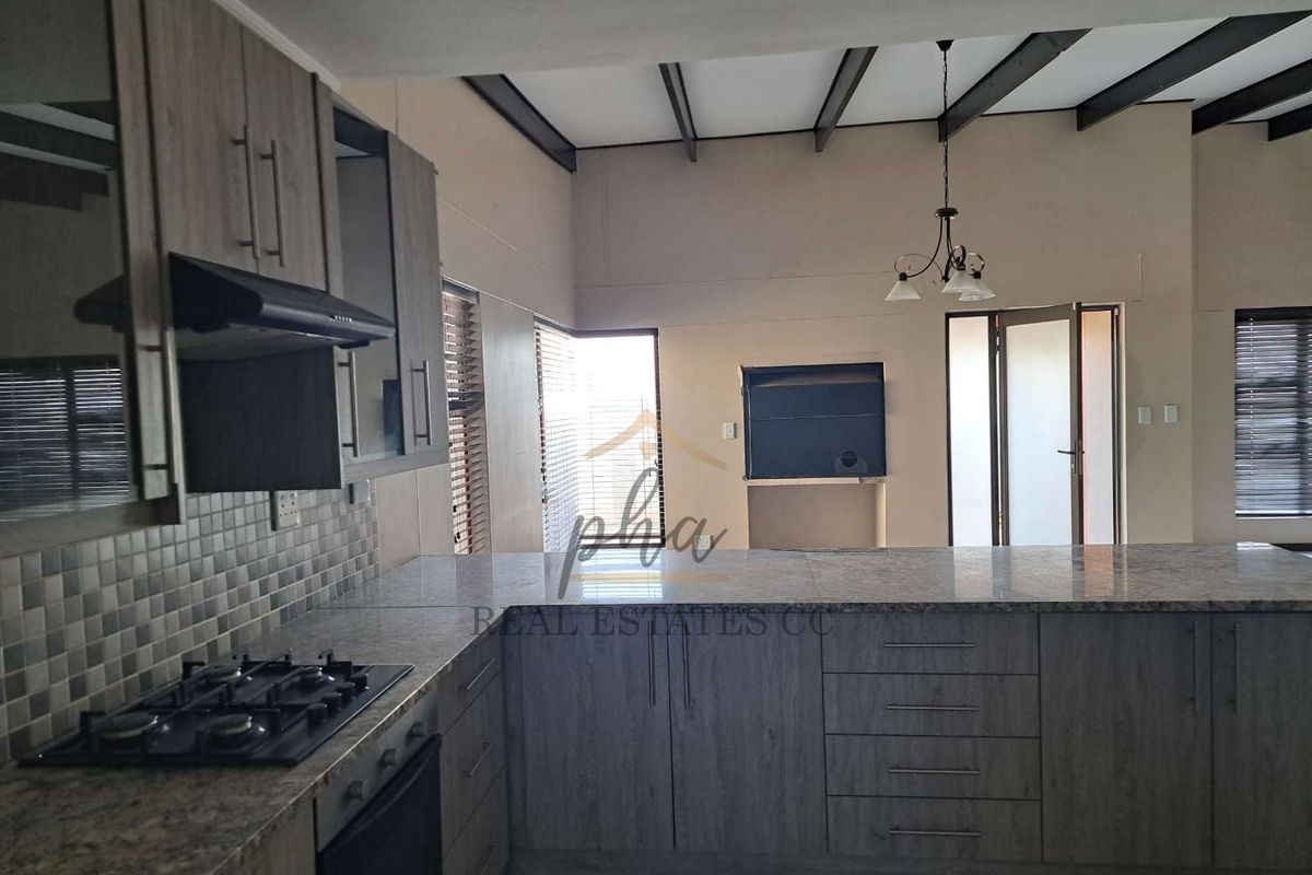 Walvis Bay: 4 Bedr Home with HUGE garage space is for Sale - Photo 4