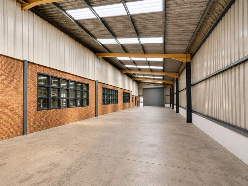 Warehouse with Yard & Superlink Access To Let - Photo 8