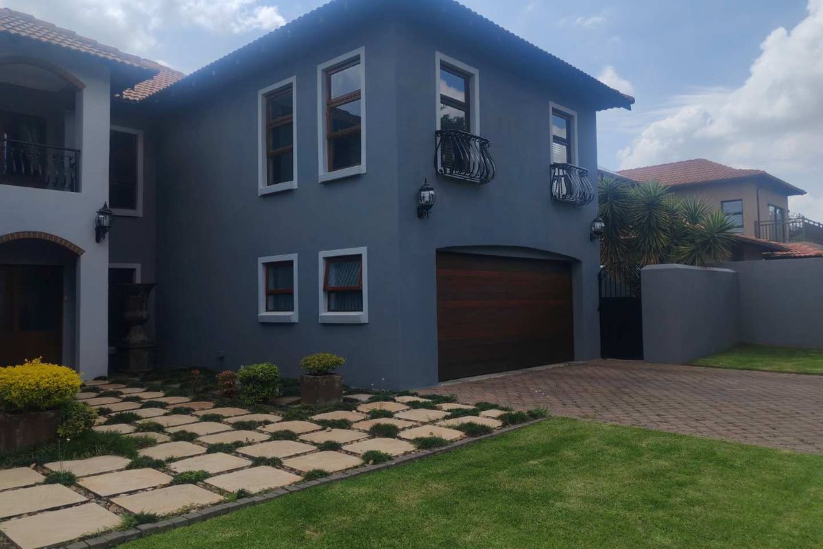 DUAL MANDATE - LOVELY BIG HOME WITH BEAUTIFUL VIEW AND SUNSETS - Photo 4