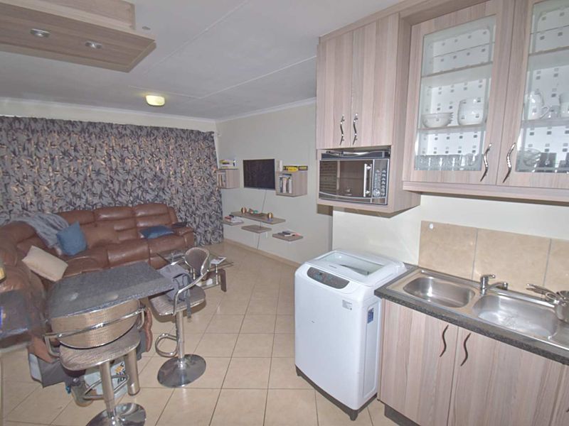 Charming 2-Bedroom Home – Perfect for First-Time Buyers - Photo 5