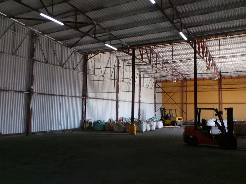 Rare Find! Industrial Warehouse 3650m2 warehouse underroof! Selling as PTY! - Photo 6