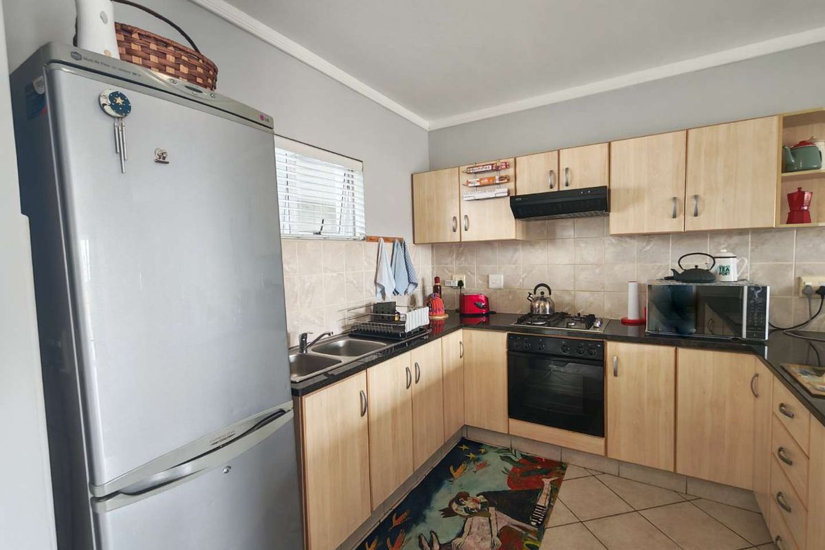 Tranquil Living: Spacious 3-Bedroom in Casa Grande - Photo 3