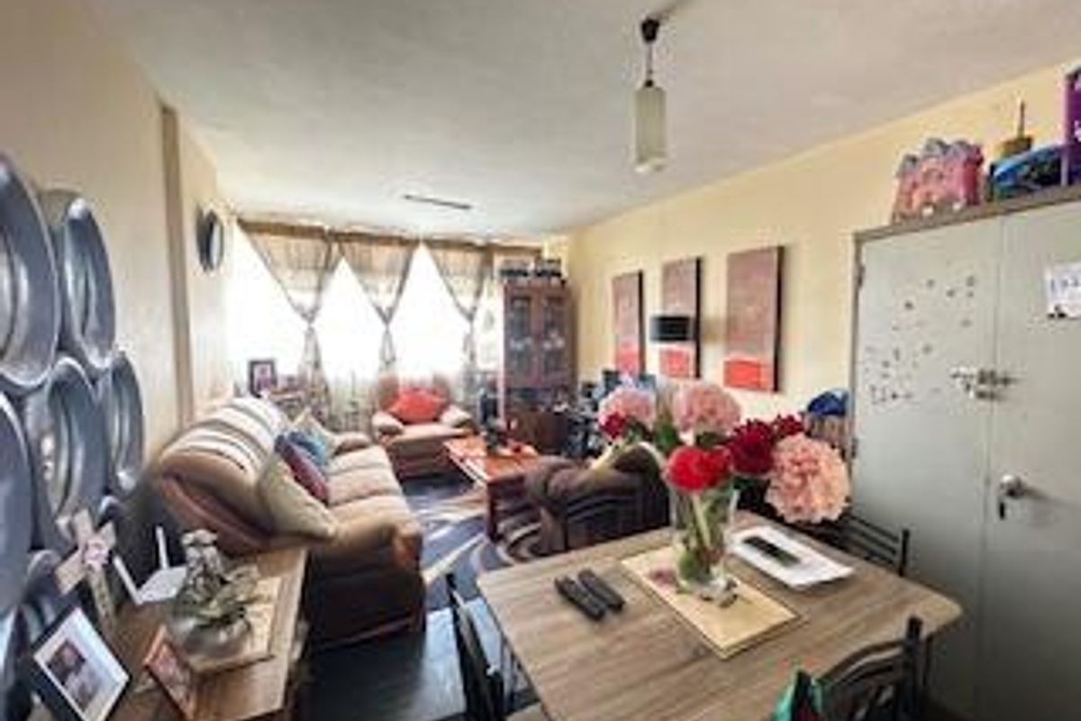 Smart Investment: Sunnyside 1-Bedroom! - Photo 5