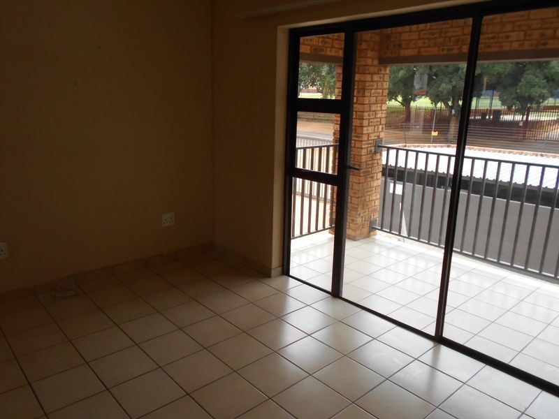 2 Bed 1 Bath Apartment for sale. - Photo 5