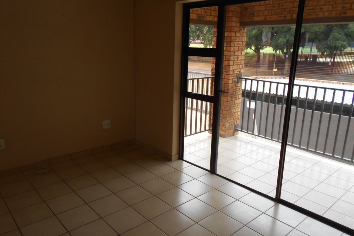 2 Bed 1 Bath Apartment for sale. - Photo 5