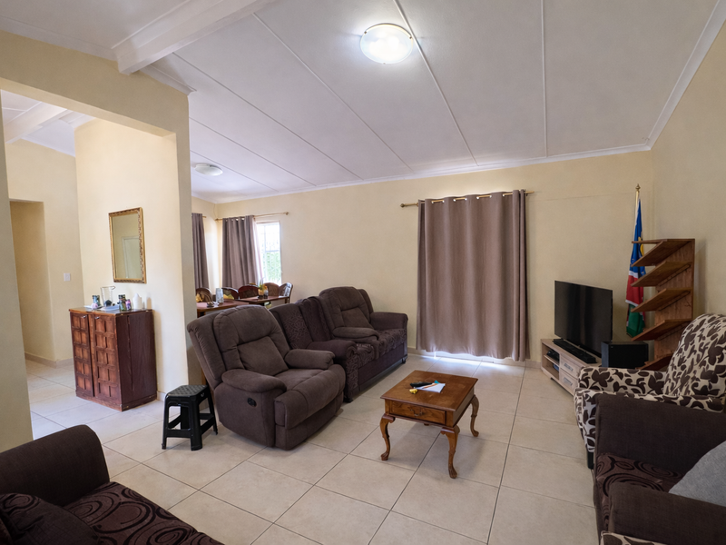 Windhoek North – Spacious 3 Bedroom Home with Flatlet Potential - Photo 6