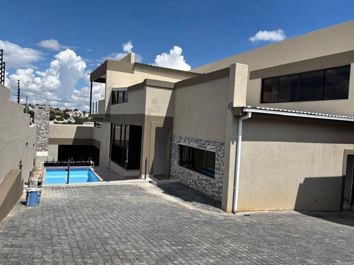 Property #2484354, House For Sale in Windhoek East