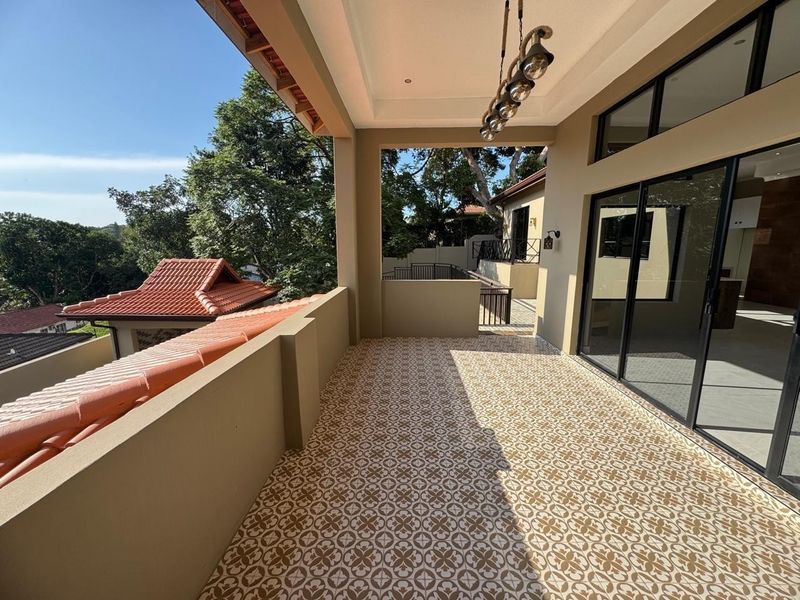 Exquisite Escombe Residence: Grandeur, Views &amp; Income Potential - Photo 6