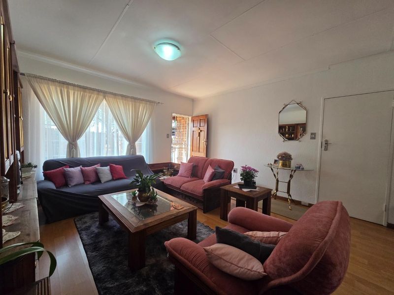 Townhouse For Sale in South Crest, Alberton - Photo 3
