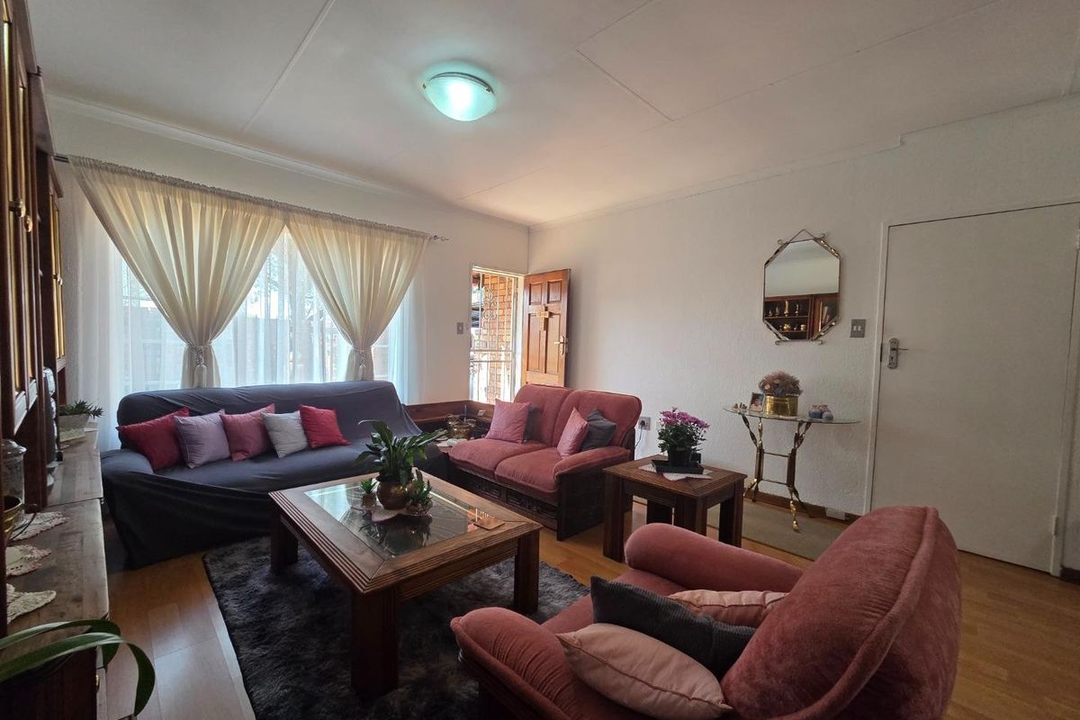 Townhouse For Sale in South Crest, Alberton - Photo 3