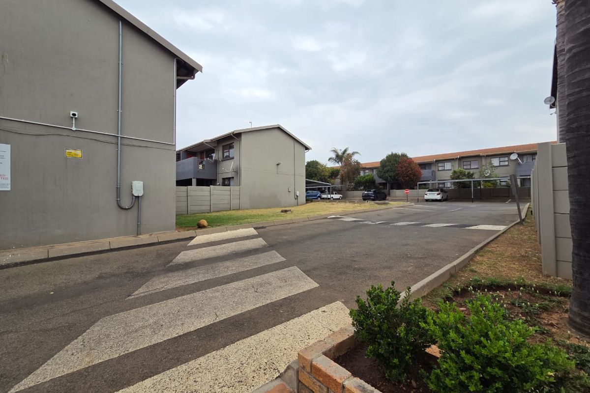 PERFECT STARTER HOME OR INVESTMENT - Photo 2