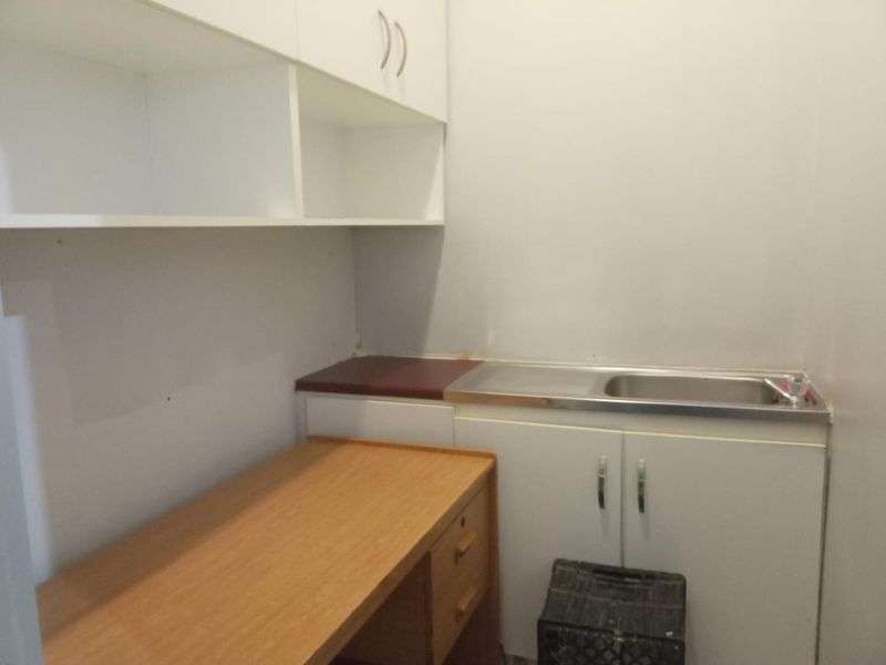 Prime Retail space to let - Photo 3