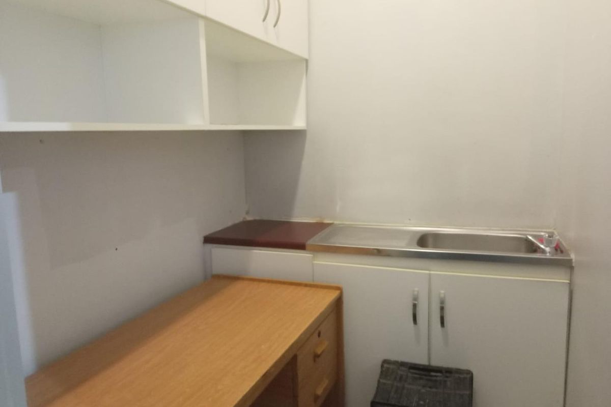 Prime Retail space to let - Photo 3