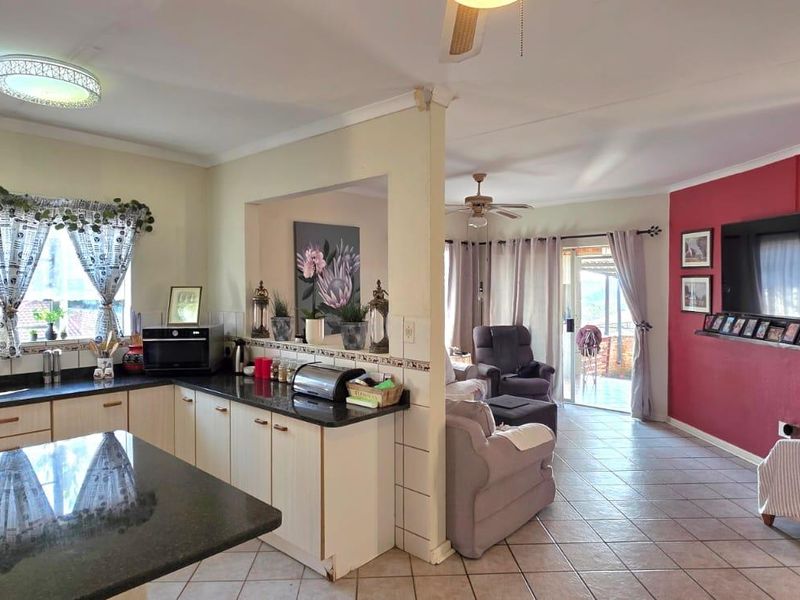 🏡 A MUST-SEE FAMILY HOME IN A PEACEFUL NELSPRUIT LOCATION! - Photo 5