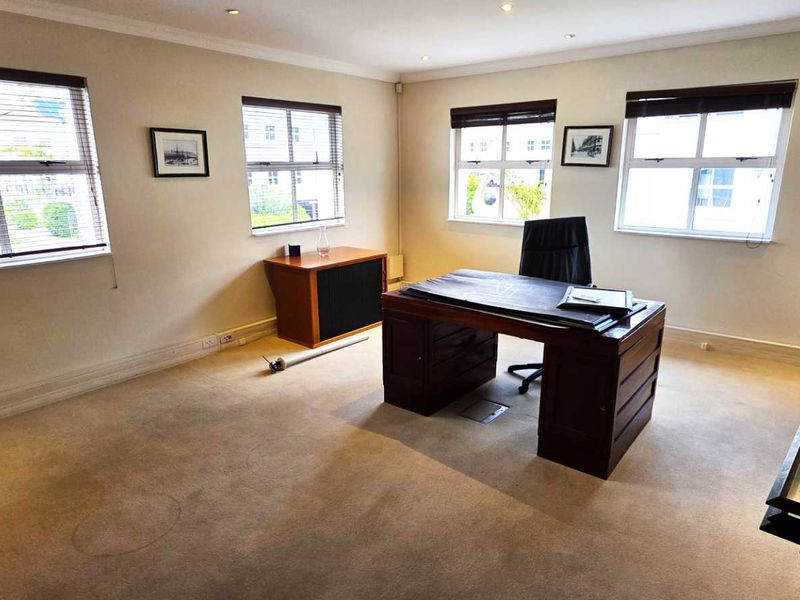 Stunning First Floor Office in Steenberg Office Park - Photo 8