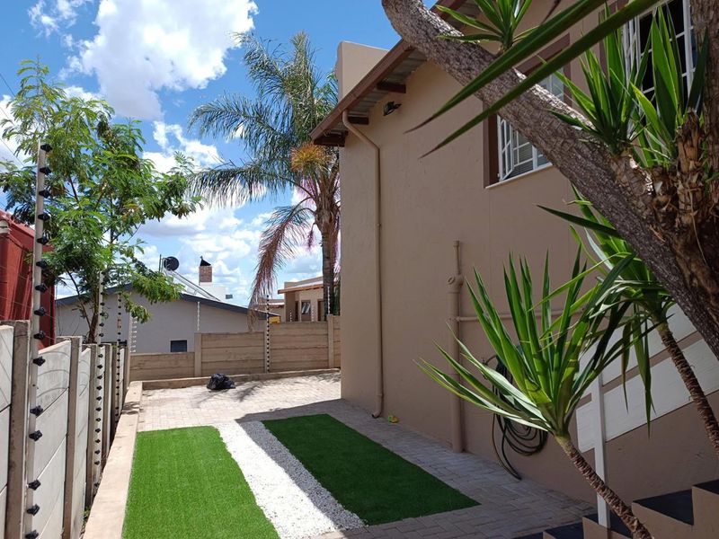 3 Bedroom House TO LET in Kleine Kuppe - Photo 3