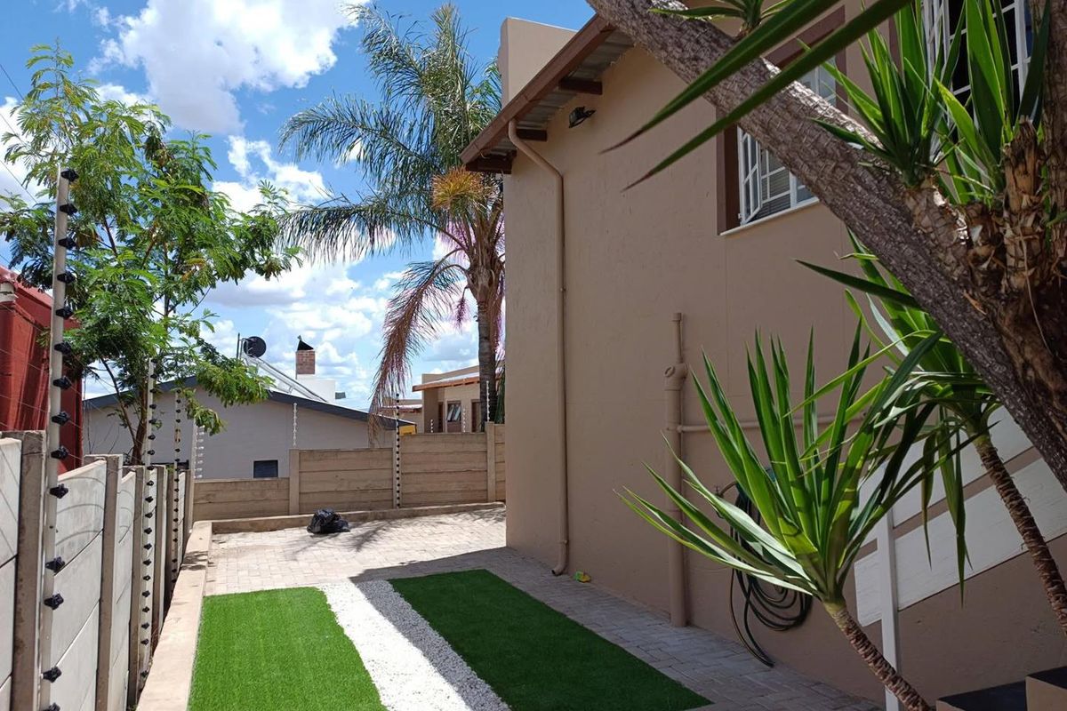 3 Bedroom House TO LET in Kleine Kuppe - Photo 3