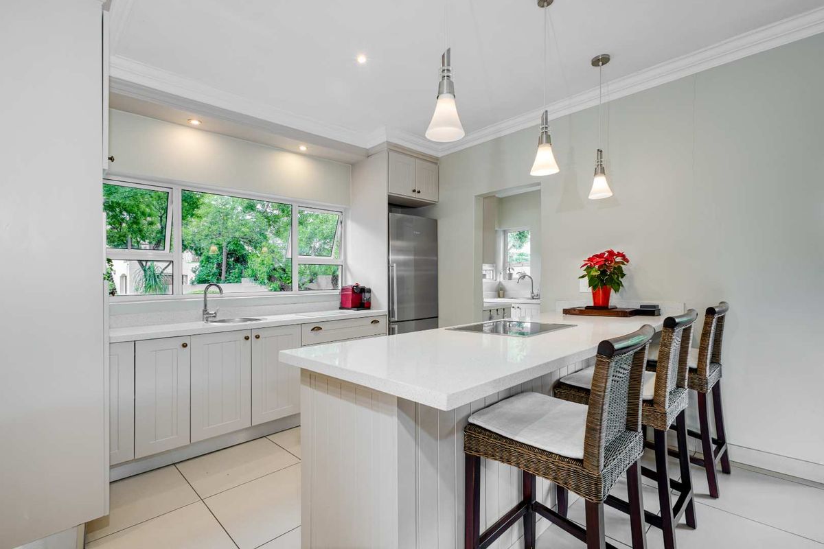 4 EN-SUITE BEDROOM HOME IN FOURWAYS GARDENS RESIDENTIAL ESTATE - Photo 5