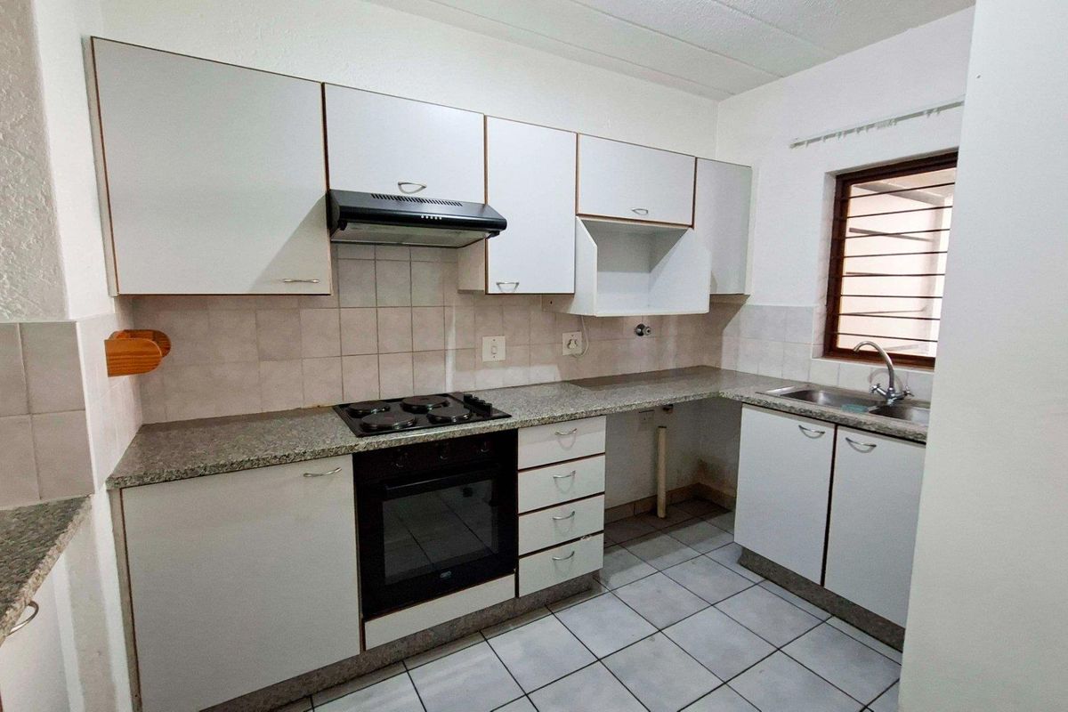 Spacious 3 bedroom, 2 bathroom, ground floor apartment available for sale in Bryanston - Photo 2