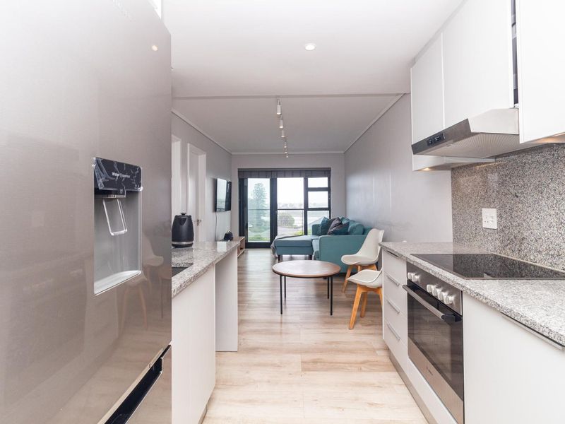 Two Bedroom Apartment With Lovely Views - Photo 3