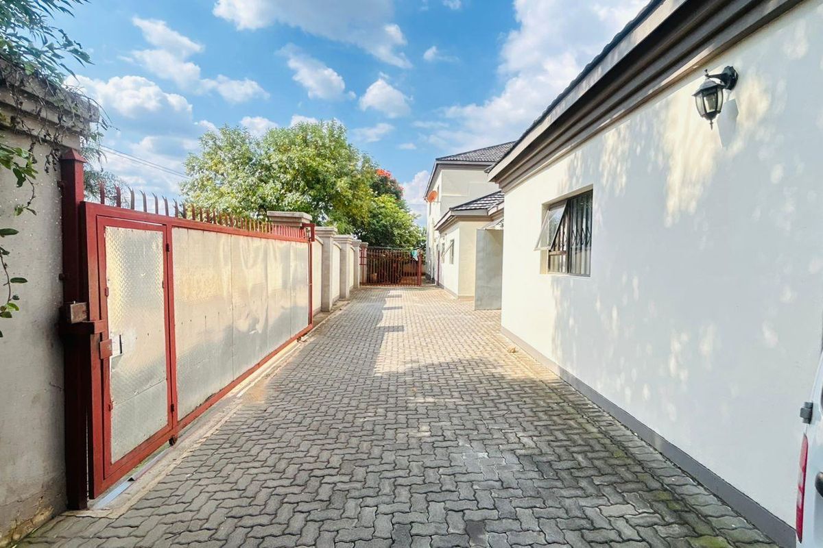 12 bedrooms house for sale in Capital Park - Photo 3