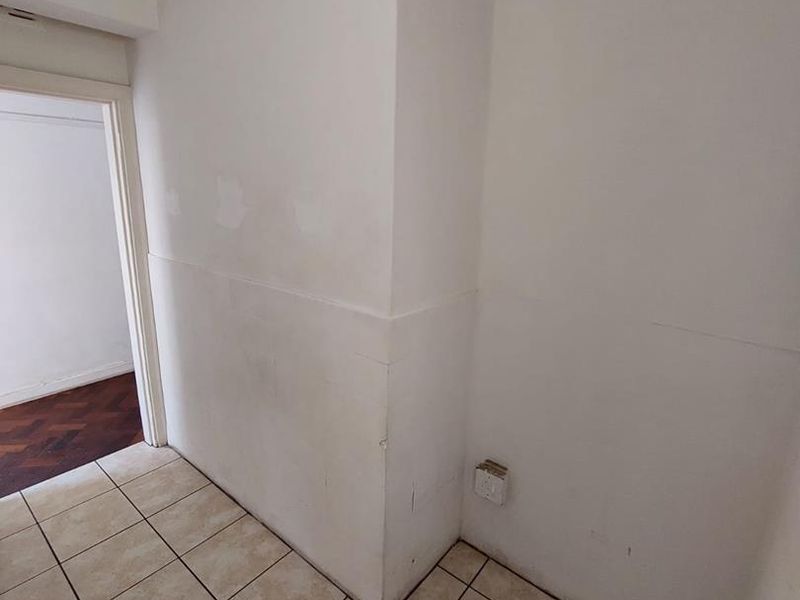 Unfurnished 3-Bedroom Apartment To Rent in Long Street! - Photo 6